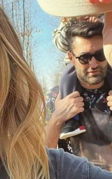 A apărut prima imagine cu chipul fetiței Ginei Pistol și a lui Smiley. Cum arată și cu cine seamănă micuța Josephine