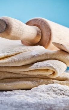 Ce poți pune în aluatul de plăcintă pentru a ieși mai pufoasă. Ingredientul secret este cunoscut de toate gospodinele