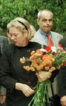 Viorel Lis avea 54 de ani când și-a lăsat soția, copilul și căsnicia de 16 ani pentru Oana, care avea doar 19 ani. Cum arată acum Teodora, fosta lui soție
