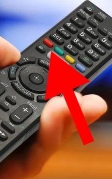 La ce folosește butonul roșu de pe telecomandă. Puțini oameni îi cunosc utilitatea