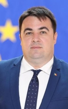 Europarlamentar USR, hotel de lux pe o insulă exotică din banii PNRR - Omul-cheie al reziștilor