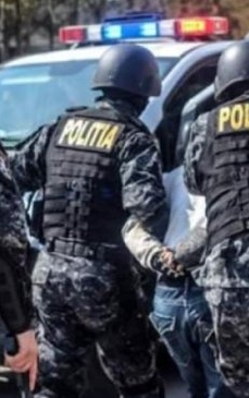 Acțiune de anvergură la traficanți de droguri din nordul țării. Suspecţii vindeau „cristal” la elevii din Sighetu Marmaţiei
