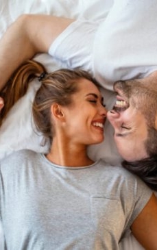 4 zodii cărora le place să fie trezite cu un sărut. Nativii care apreciază gesturile romantice