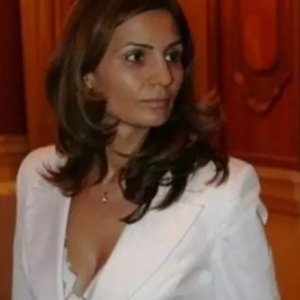 Punem pariu că nu o recunoști! Astăzi este una dintre cele mai cunoscute femei din România, dar puțini știu cum arăta la începutul carierei