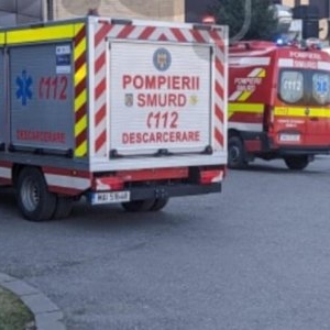 Scene de groază la Cluj-Napoca. O femeie s-a prăbușit de la înălțime în parcarea unui mall. Medicii nu i-au putut salva viața