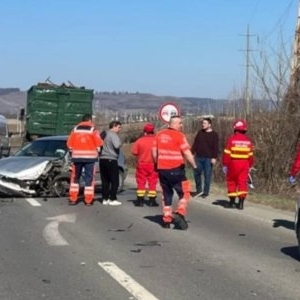 Un camion s-a răsturnat pe DN 2. Circulația a fost blocată. Incidentul nu s-a soldat cu victime