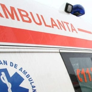 Incident grav în județul Iași. Doi muncitori au fost răniți, după un balcon a căzut peste ei 