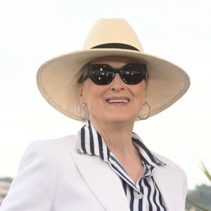 Există viață după DIVORȚ și la 75 de ani! Celebra actriță iubește pasional și a înflorit. Cine e bărbatul celebru care a cucerit-o! Imagini superbe de cuplu