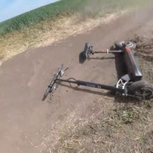 Filmul tragediei din Argeş. Fata de 15 ani, care a căzut de pe trotinetă, a murit de ziua tatălui ei. Va fi înmormântată în rochie de mireasă