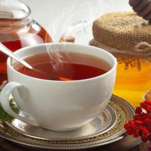 Ceaiul care ar putea reduce balonarea. Băutura se prepară dintr-un condiment pe care toate gospodinele îl au în bucătărie