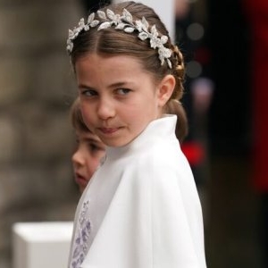 Prințesa Charlotte a împlinit 10 ani. Portretul oficial pentru aniversarea ei a fost publicat