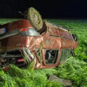 Trei tineri s-au răsturnat cu un Opel Corsa, apoi s-au târât un kilometru pentru a găsi semnal la telefon, în Germania