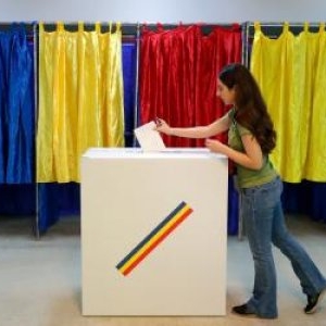 Rezultate exit-poll alegeri prezidenţiale 2025. CURS: George Simion - 33%; Crin Antonescu - 23%; Nicuşor Dan - 21%; AVANGARDE: Nicuşor Dan şi Crin Antonescu, la egalitate