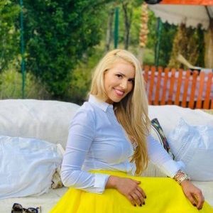 Ea este Cristina Tărteață și numele ei este acum pe buzele tuturor. Ce s-a aflat acum despre funcționara indignată de concedierile de la Senat anunțate de Ilie Bolojan!