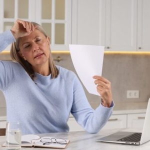 Ghid pentru femeile aflate la menopauză. Care sunt obiceiurile sănătoase de urmat