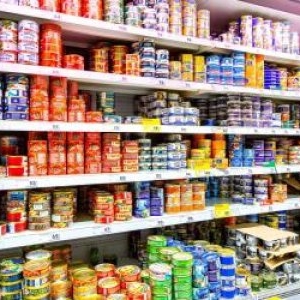 Un cunoscut hypermarket închide 25 de magazine şi dă afară peste 700 de oameni