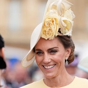 Kate Middleton a revenit la Royal Garden Party după doi ani de absență. Prințesa de Wales a strălucit într-o ținută impecabilă alături de soțul ei