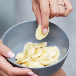 Cum fluctuează tensiunea arterială dacă mănânci banane în fiecare zi: riscuri și beneficii