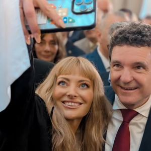 Momentul dureros trăit de Delia la învestirea lui Nicușor Dan, filmat și difuzat la știri. Ce a pățit solista și cum a apărut la Digi24