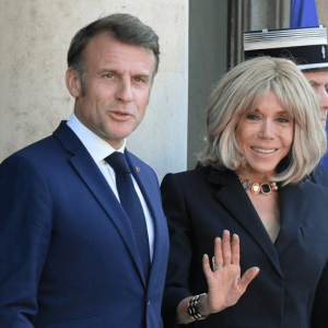 „Brigitte Macron s-a născut bărbat” Jurnaliștii francezi spun că au dovezi fotografice care atestă că soția lui Emmanuel Macron a trecut printr-o operație de schimbare de sex în anii ’80. Scandalul a escaladat după ce investigația a ajuns pe internet!