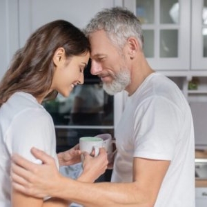 Top 5 zodii care caută stabilitate în brațele unui partener matur. Ce arată astrele