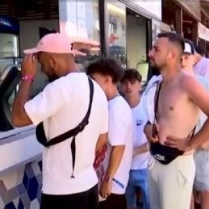 30.000 de lei, 4 nopţi de cazare la vilă. Staţiunea care a mărit de 4 ori preţurile odată cu festivalul