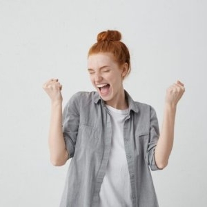 4 zodii care manifestă abundența și norocul după Luna Plină în Săgetător. Ce arată astrele