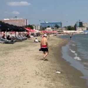 Cât costă să închiriezi un şezlong pe litoralul românesc în 2025. Două staţiuni introduc abonamente de vară