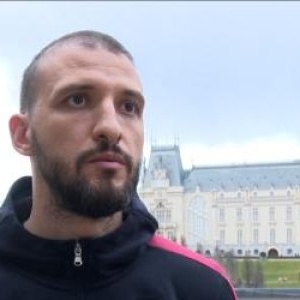 Iubita lui Ştefan Mandachi vrea ordin de protecţie pentru violenţă domestică. Ar fi ameninţat-o cu moartea