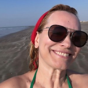 Andreea Esca si prietena ei s-au pozat în costum de baie și au avut și un mesaj important! Reacțiile curg în valuri! Până și Dana Rogoz a comentat: “Ce mișto sunteți”
