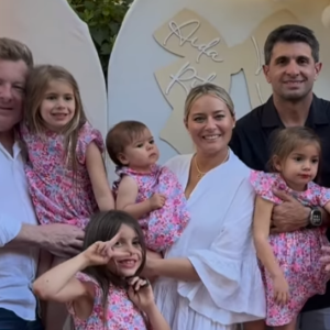 Laura Cosoi, petrecere în curte pentru fetele ei. Imaginile sunt de vis: pinsa, paella, tort, baloane, musafiri celebri Pe toate patru le-au sărbătorit, iar Aidei i-au tăiat moțul