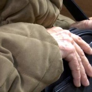 O bunică s-a trezit pe un site de escorte fără voia ei. Anunţul ar fi fost postat de un vecin