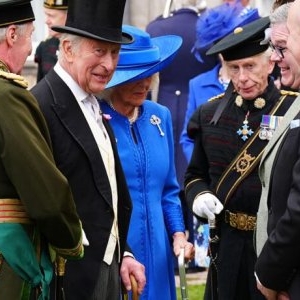 Regele Charles și-a întâmpinat oaspeții la Palatul Holyroodhouse. Cum arată după speculațiile despre starea sa de sănătate