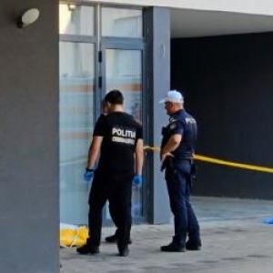 Femeia care s-a aruncat de la etajul 7 era judecătoare la Tribunalul Timiş. Mama ei era la magazin