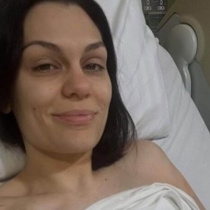 Jessie J a izbucnit în lacrimi atunci când a vorbit despre cancerul mamar. Artista a oferit informații noi despre starea sa de sănătate