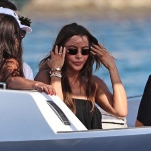 Tom Brady și Sofia Vergara au fost surprinși în ipostaze tandre în Spania. Imaginile care au spus totul despre relația lor