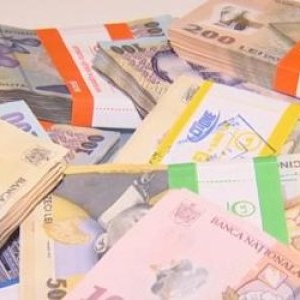 Suprataxarea băncilor, achitată de clienţi. Cât va crește rata la un credit de 425.000 de lei, pe 30 de ani