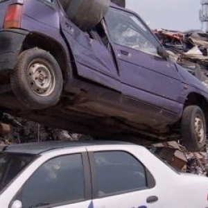 Lua maşini de la ridesharing şi le ducea la dezmembrări. Un escroc a păcălit zeci de şoferi