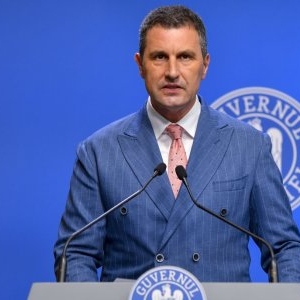Ultima oră / Vicepremierul Tanczos Barna, anunț despre ÎNGHEȚAREA SALARIILOR. "România are nevoie de cel puţin un an pentru reaşezarea echilibrului fiscal-bugetar". Declarații fără precedent