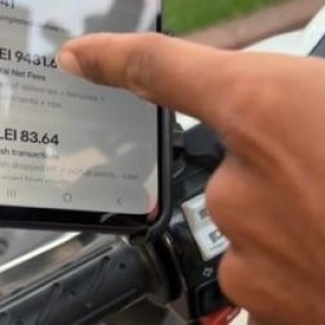 Un livrator indian a arătat cât a câştigat doar luna trecută. E aproape dublu faţă de salariul mediu