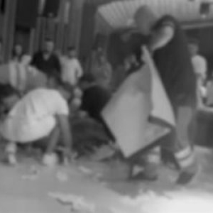 Filmul atacului sângeros din clubul din Buzău. Un fiu de interlop, mărul discordiei dintre cele două rivale