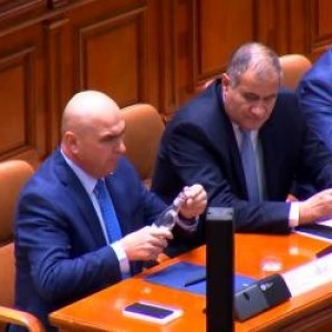 Scandalul PSD-PNL a ajuns la etapa "amante" şi "ciumpalaci". Miza tăierilor anunţate de Bolojan