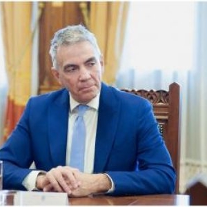 Scandalul mitei la ANAF: Cum se apără Dragoş Anastasiu, ameninţat cu demisia. Lungul şir de controverse