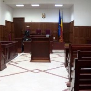 Magistraţii vor pensia cât salariul şi să se retragă la 65 de ani de abia din 2045