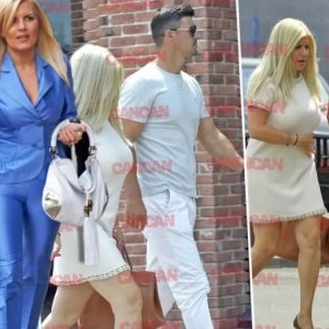 Elena Udrea e beton armat. Are o siluetă trasă prin inel și un corp super tonifiat, după 3 ani de închisoare. Nemachiată, arată trăsnet la 51 de ani / FOTO