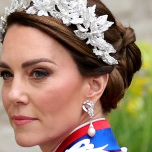 Kate Middleton nu mai cântărește nici 40 kg! Cea mai recentă apariție a ei a rupt inimile fanilor A ajuns mai slabă decât fiica ei, Charlotte. Zvonuri tot mai grave despre Prințesa Kate!