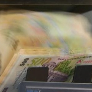CALCUL: Câţi bani acumulează în fondul de pensie privată un român care investeşte 160 de lei pe lună