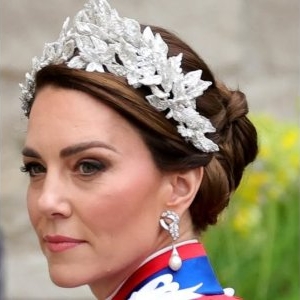 Kate Middleton nu mai cântărește nici 40 kg! Cea mai recentă apariție a ei a rupt inimile fanilor A ajuns mai slabă decât fiica ei, Charlotte. Zvonuri tot mai grave despre Prințesa Kate!