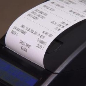 Românii care îşi închiriază locuinţele în regim hotelier, obligaţi să aibă POS şi să dea bon fiscal