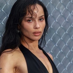 Zoë Kravitz și Harry Styles au fost surprinși în Londra într-o ipostază tandră. Se zvonește că ar forma un cuplu